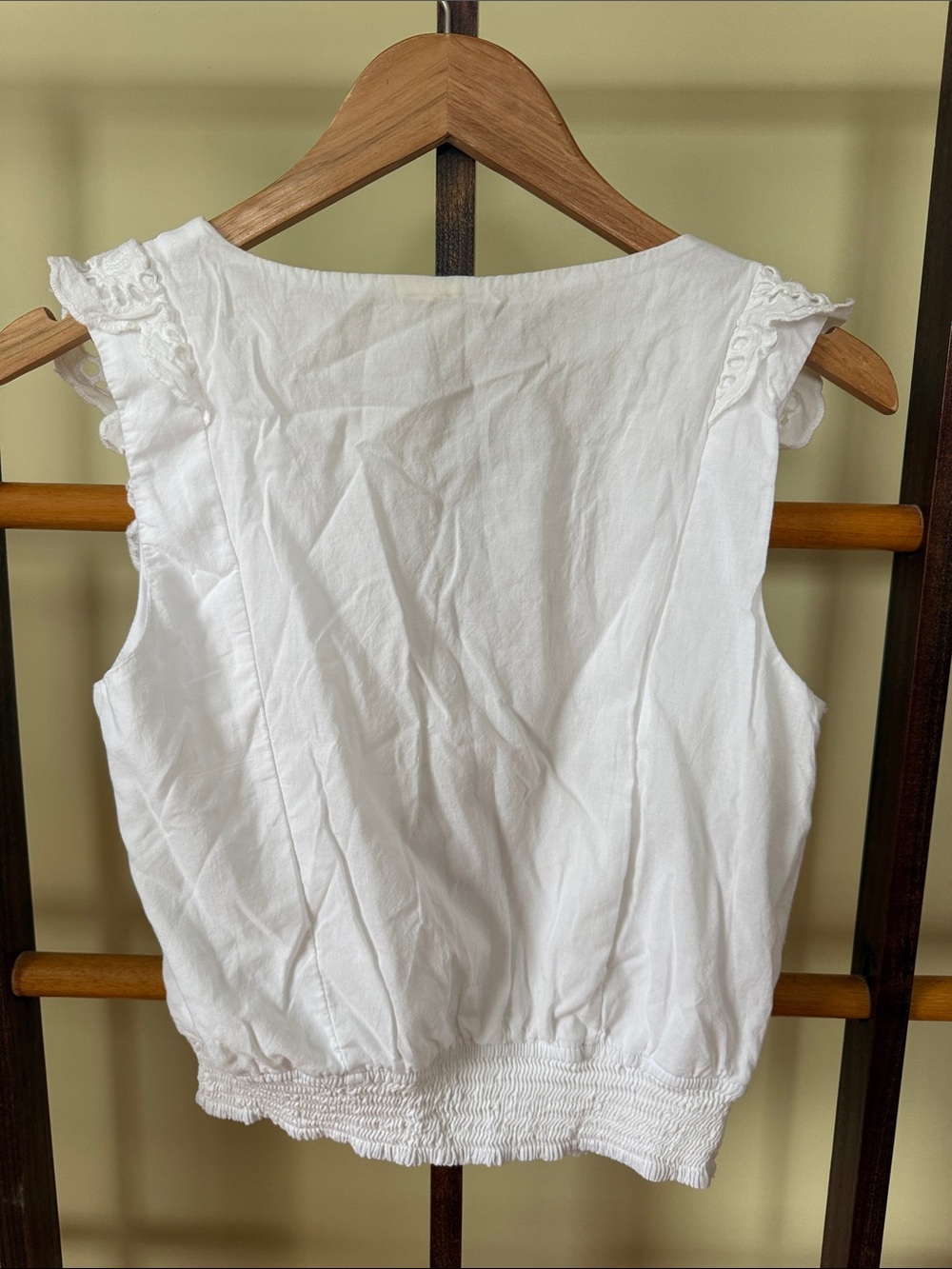 White Lace-Trim 100% Cotton Sleeveless V-Neck Eyelet women’s Top - Picture 4 of 6